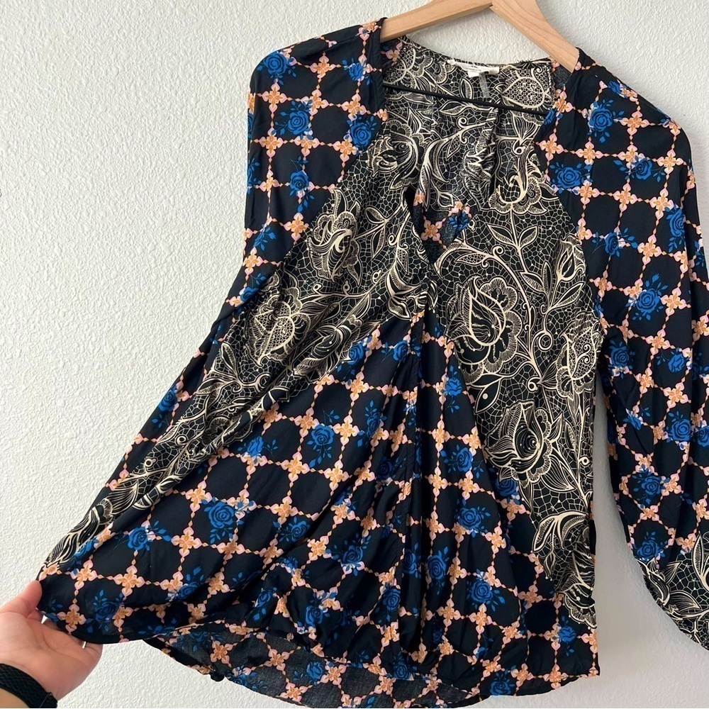 Entro Black Blue Flowy Boho Floral Abstract Top- Size Small